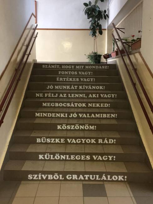 Egy iskola, ahol nem csak a diákok tanulására, de az önbecsülésükre is ügyelnek.