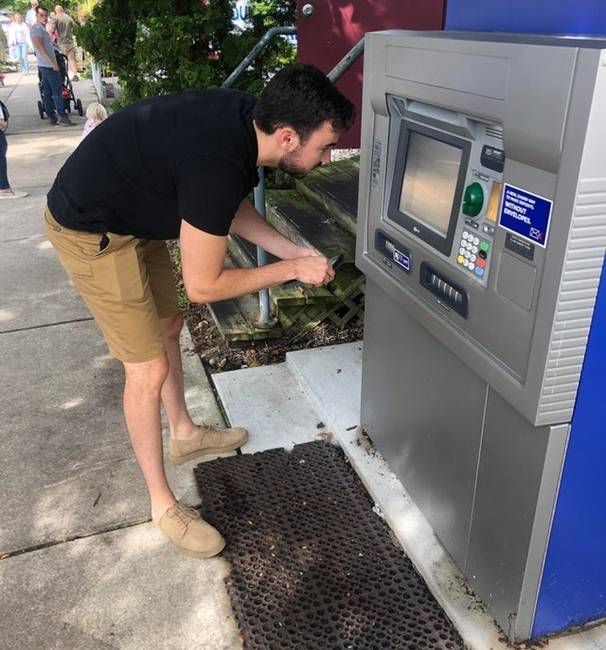 „Némelyik ATM-et csecsemőkre tervezték."