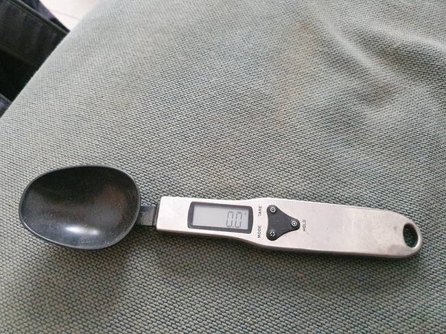 „Ma vettem egy kanalat beépített mérleggel."