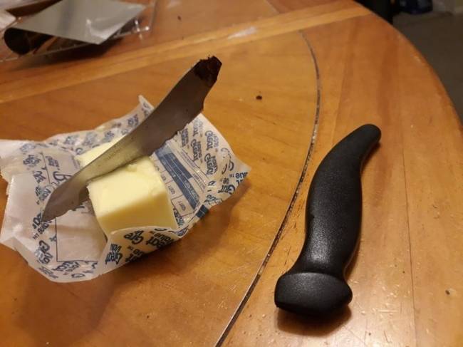 „Mint kés a vajon - tartja a mondás. Nos, a barátom késével nem lehet vajat vágni."