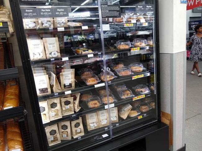 Az amerikai Walmart üzletlánc elkezdte előre csomagolni a pékáruit.