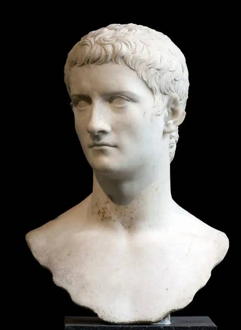 Caligula márvány mellszobra, I. század.