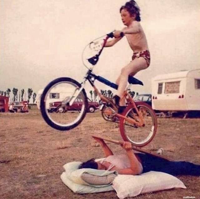 Ez az Instagram-oldal kínos családi fotókat gyűjt, íme a legviccesebbek közülük