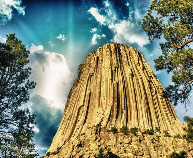 A Devils Tower sziklaképződmény Wyomingban