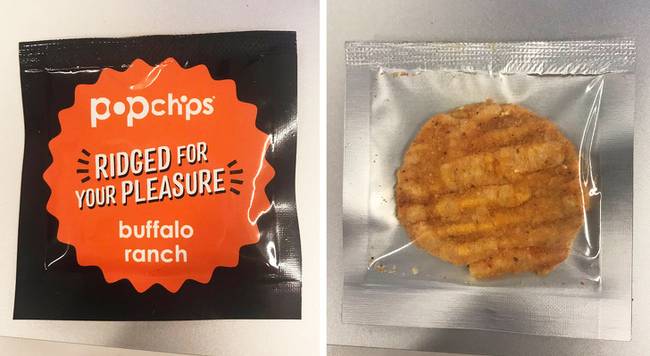 Jól látod: ez egy szelet burgonya-chips, kondom-szerű csomagolásban.