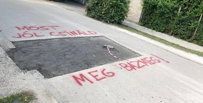 Amikor már az utca embere is próbál segíteni a bizonytalan szakembernek.
