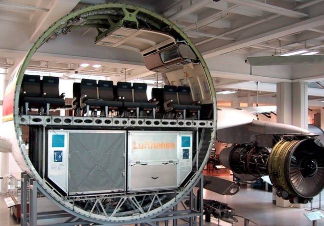 Egy Airbus A300-as repülőgép törzse.