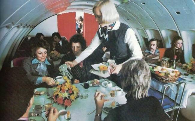 Miért van púp a Boeing 747-es repülőgépen? Hogyan jelent meg és mi a funkciója?