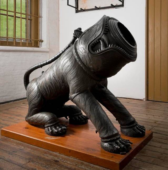 Ülő tigris alakú mozsárágyú. India, 1770-1799. *javítva