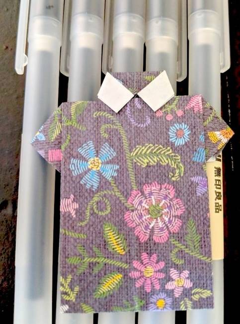 „Tollakat rendeltem Japánból, küldtek mellé egy origami-pólót."