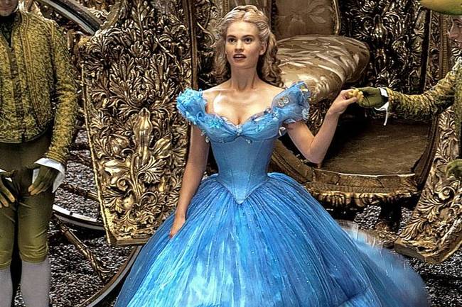 Lily James - Hamupipőke