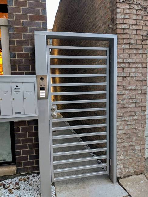 „Felszereltek egy új 'biztonsági kaput' a házunknál, ami tulajdonképpen létraként funkcionál."