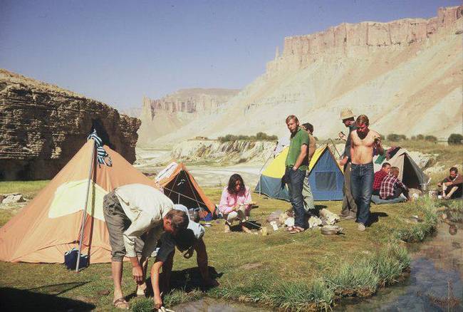 A Band-e Amir Nemzeti Parkban táborozó külföldi turisták, 1970-ben.
