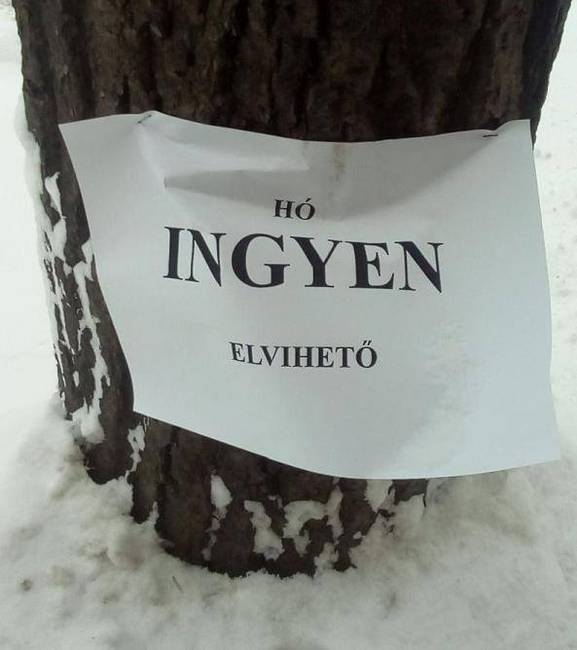 Végezetül pedig: sajnos vannak szomszédok, akik kedvességnek álcázva próbálják meg áthátékázni valaki másra a hólapátolást és az egyéb teendőket...😂
