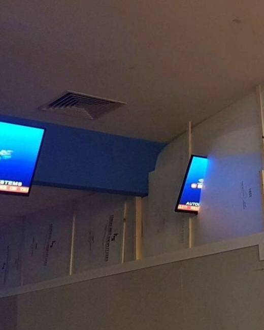 Csak egy kérdés: hogy tették oda?