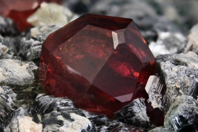 Painite - 2,5 millió forint/gramm