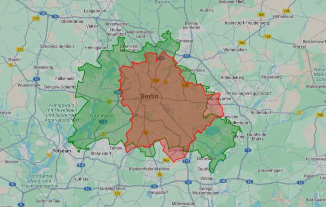 Piros színnel jelöltük Budapest, zöld színnel Berlin méretét.