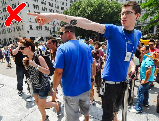 Az Apple Store alkalmazottaknak nem elég megmutatniuk, hogy hol van az adott készülék, amit a vásárló keres.