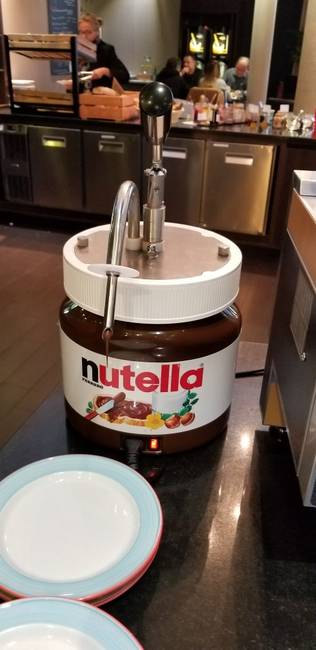 Ebben a luxemburgi szállodában olvadt Nutella-adagoló van.