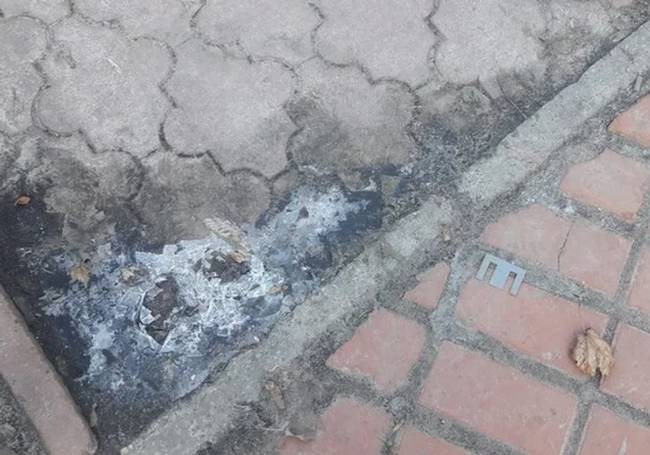 „Mindenki látott már gyerekkorában ilyen furcsa E-betű alakú fémet heverni az utcán. Évek óta furdal a kíváncsiság: mik ezek?"