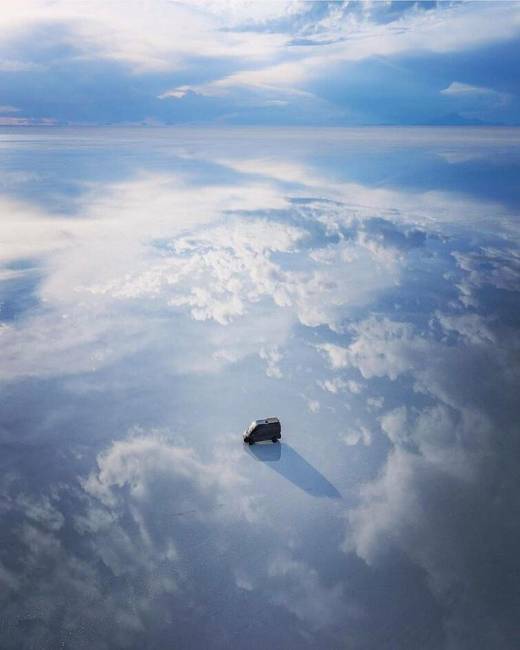A bolíviai Salar de Uyuni sómező olyan, mint a Föld legnagyobb tükre.