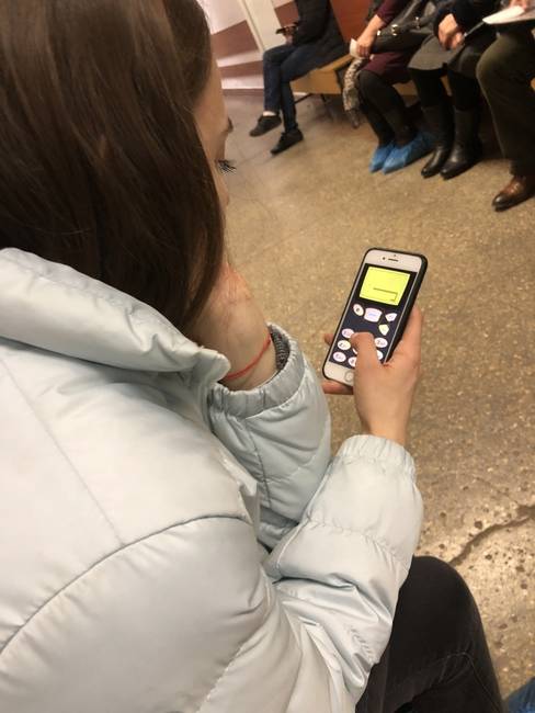 Miért játszanál új játékokkal, ha létezik régi Nokia szimulátor kígyós játékkal?!