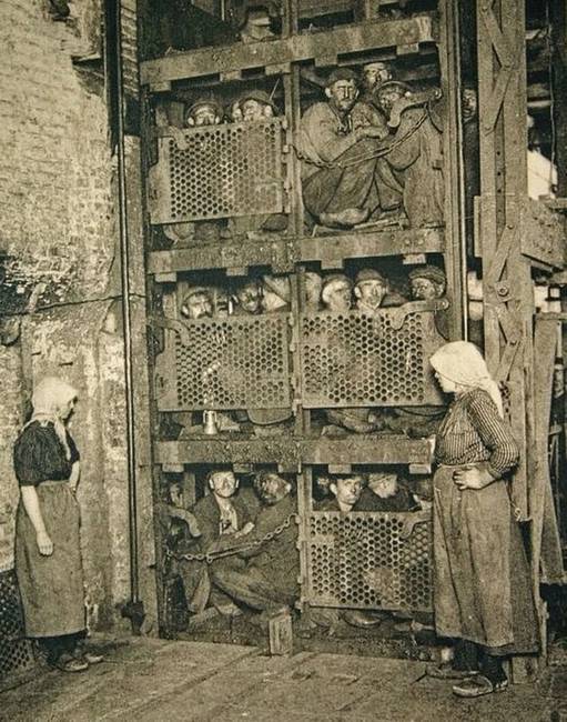 Belga bányászok és felvonókezelő hölgyek, 1900-ban.