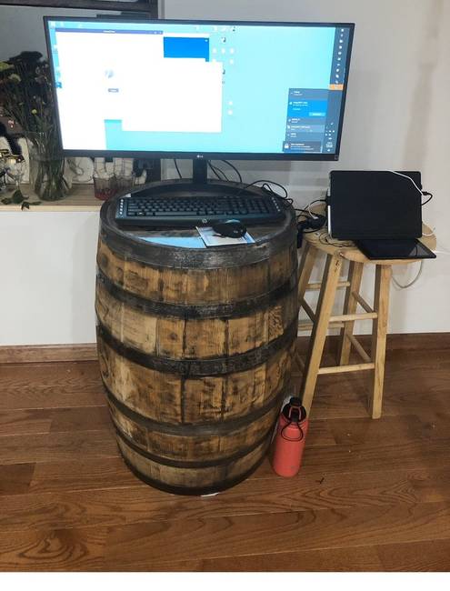 „Már csak valamilyen alkohol kéne a hordóba, és nem is kívánhatnék többet."