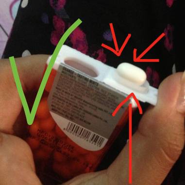 A TicTac dobozoknak van egy mélyedés a tetején, ami a könnyebb kiszedést szolgálja.