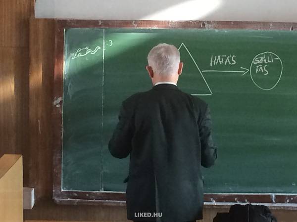 „A tanár azt mondta: minden alkalommal rajzol egy halott kiscicát a táblára, amikor beszélgetünk."