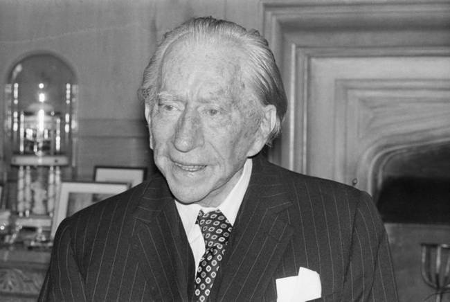 Egyszer Paul a londoni kutyakiállításra vitte barátait, ahol arra kényszerítette őket, hogy 17 órán át sétálgassanak egy parkban, mivel ezután a kiállítás belépési díja a felére csökkent.