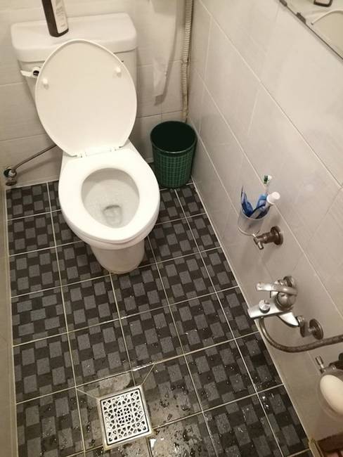 Mostál már fogat a vécén ülve? Fürödtél már sz*rás közben? Itt ezt is megtehetnéd.