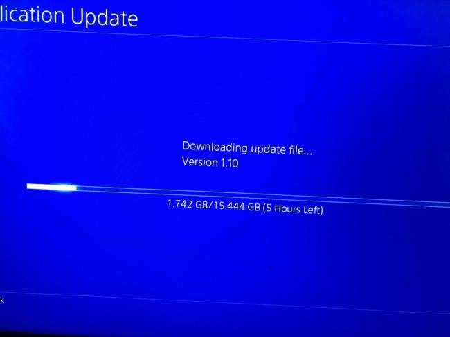 „Feleségem és két 1 éves gyerekem van. Nagyon ritkán jut időm magamra. A minap úgy adódott, hogy végre valahára lett volna egy órám PlayStation-özni, erre...”