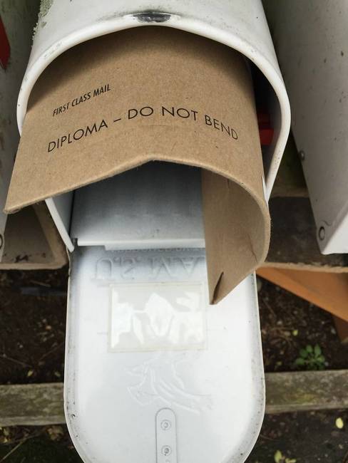 „A postás végre meghozta a diplomámat."