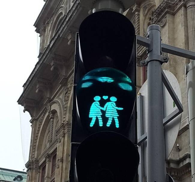 Közlekedési lámpák Bécsben.