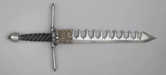 Az ilyen lefegyverző tőröket a katonák a bal kezükben tartották. Ezzel védték ki az ellenséges katonák kardcsapását, miközben a jobb kezükben lévő karddal támadtak.