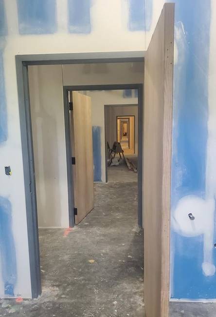 „Egy építkezésen dolgozunk, és a tervrajzok alapján 14 ajtót fogunk elhelyezni egymás után."