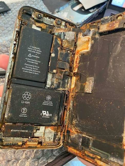 „Az ügyfél azt mondta, hogy soha nem esett még vízbe a telefonja."