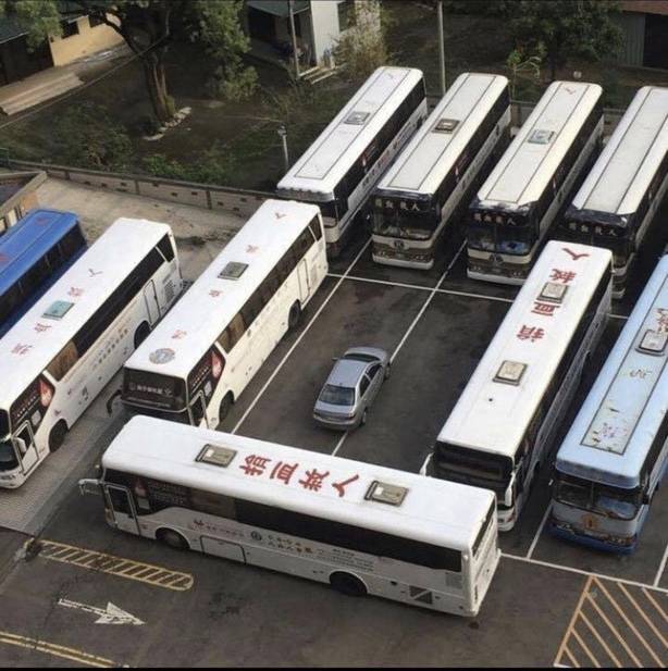 A buszsofőrök sem azok az emberek, akikkel érdemes packázni.