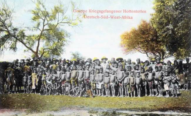 Német gyarmatosítók által fogságba ejtett hottentották. Namíbia, 1905.