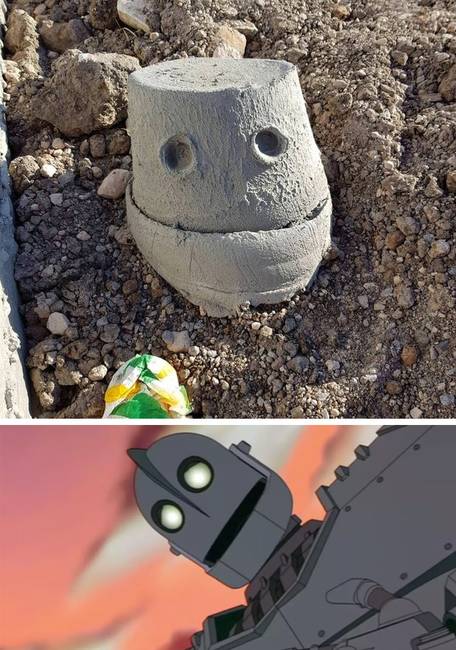 Ez a betondarab pont úgy néz ki, mint az óriás robot a Szuper haver című filmből.
