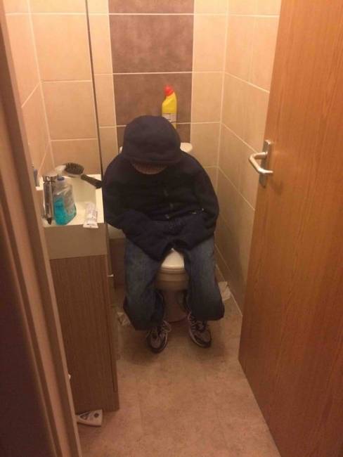 „A délutáni műszakból hazaérve, ez a látvány fogadott a WC-nkben. Soha nem sikítottam még ekkorát…”