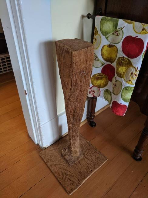 Mi történik, ha egy macska sokáig ugyanazon a kaparófán élesíti a körmeit?