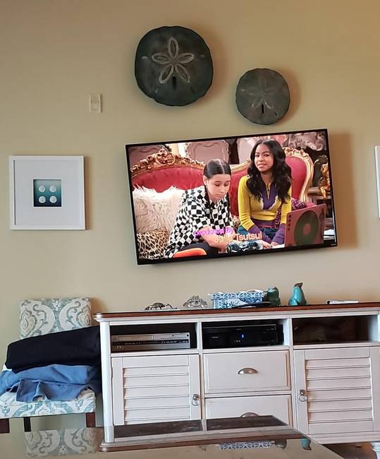 „Így van felszerelve a tévé a szállodai szobámban. Nem lehet kiegyenesíteni."