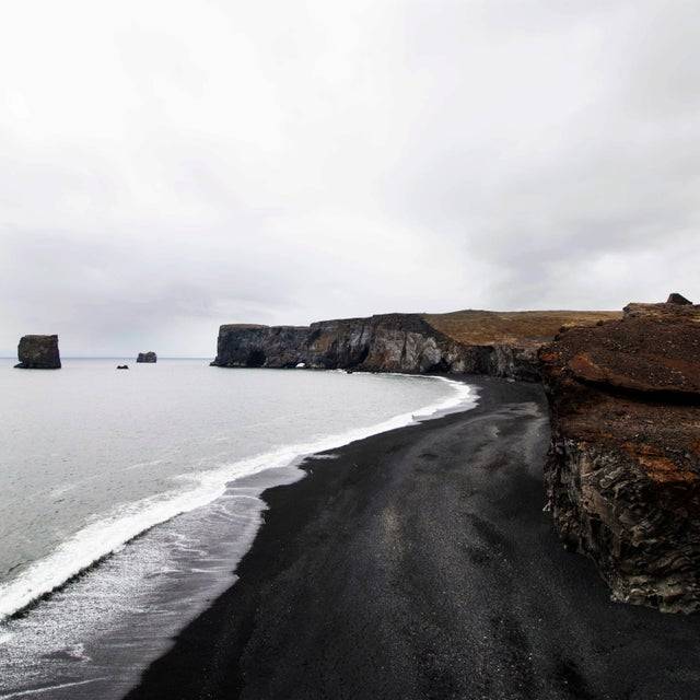 Reynisfjara fekete homokos tengerpartja Izlandon.