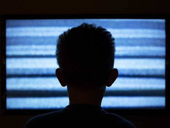 A televízióban látható “hangyafoci” valójában a világegyetemből érkező mikrohullámú háttérzaj, az ősrobbanás zaja.