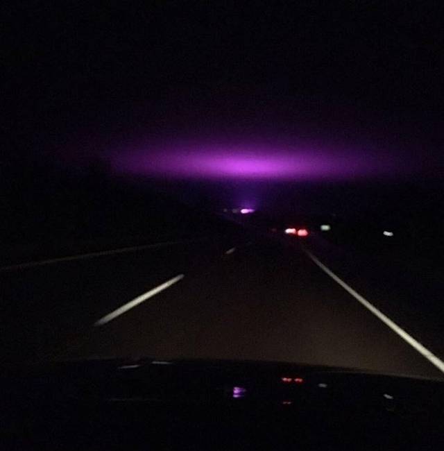 „Tegnap ilyen volt az égbolt Wisconsinban. Mi lehetett ez, talán UFO?!"