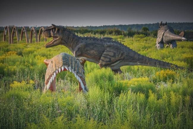 Dinoszaurusz parkot akartak építeni az oroszországi Tulszki régióban, de nem lett akkora az érdeklődés, mint remélték, így teljesen elhagyatottá vált.