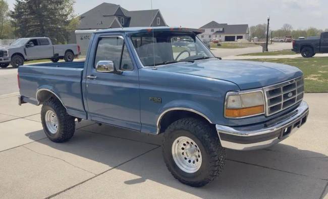 Ez a Ford F-150 1999 óta tétlenül állt: Így néz ki mosás után