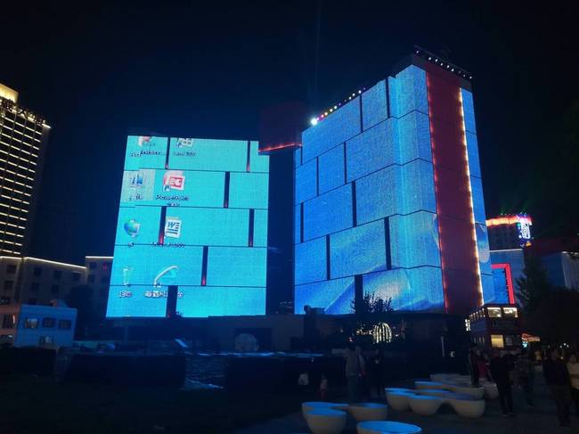 Amikor egy egész épületet lefedő reklámkampányt szeretnétek, de a Windows nem partner mindebben.